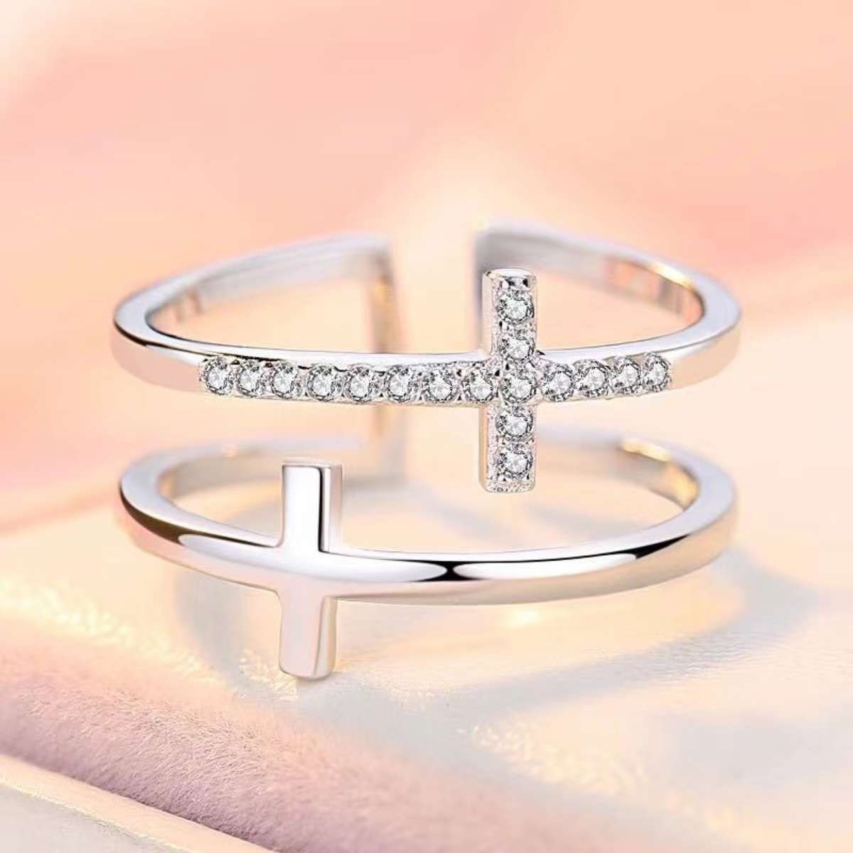 Verstellbarer Kreuz Ring - Cubic Zirkonia Steine - Image 3