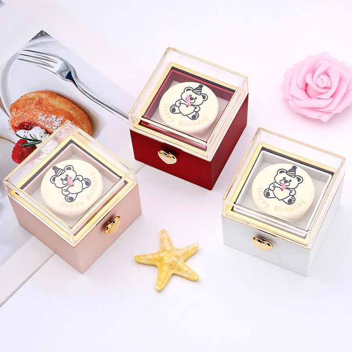 Kuchen Überraschung-Box mit 18k Doppel-Herzkette mit Gravur - Image 10