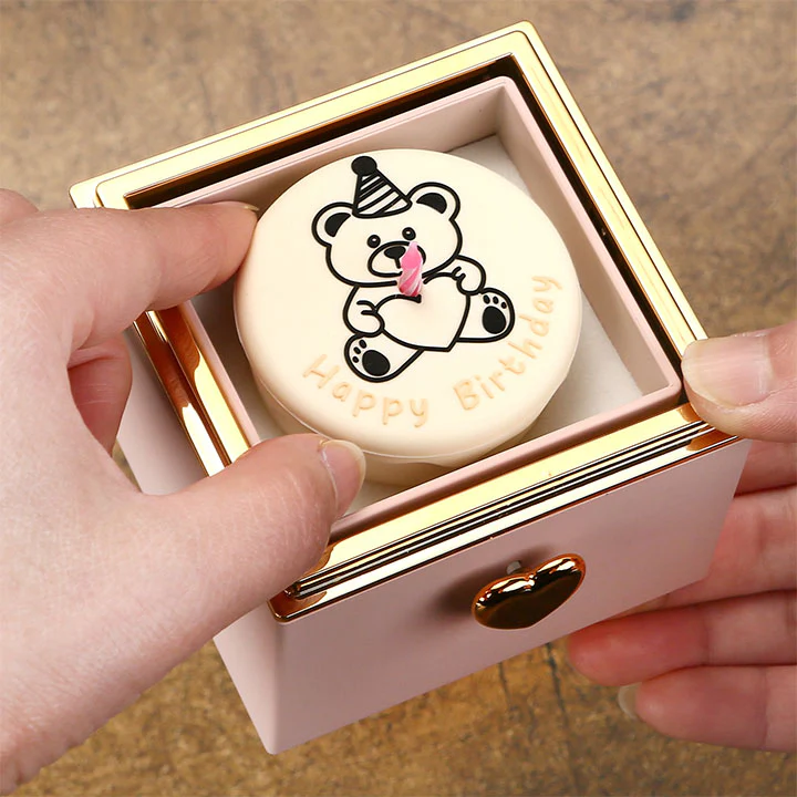 Kuchen Überraschung-Box mit 18k Doppel-Herzkette mit Gravur - Image 13